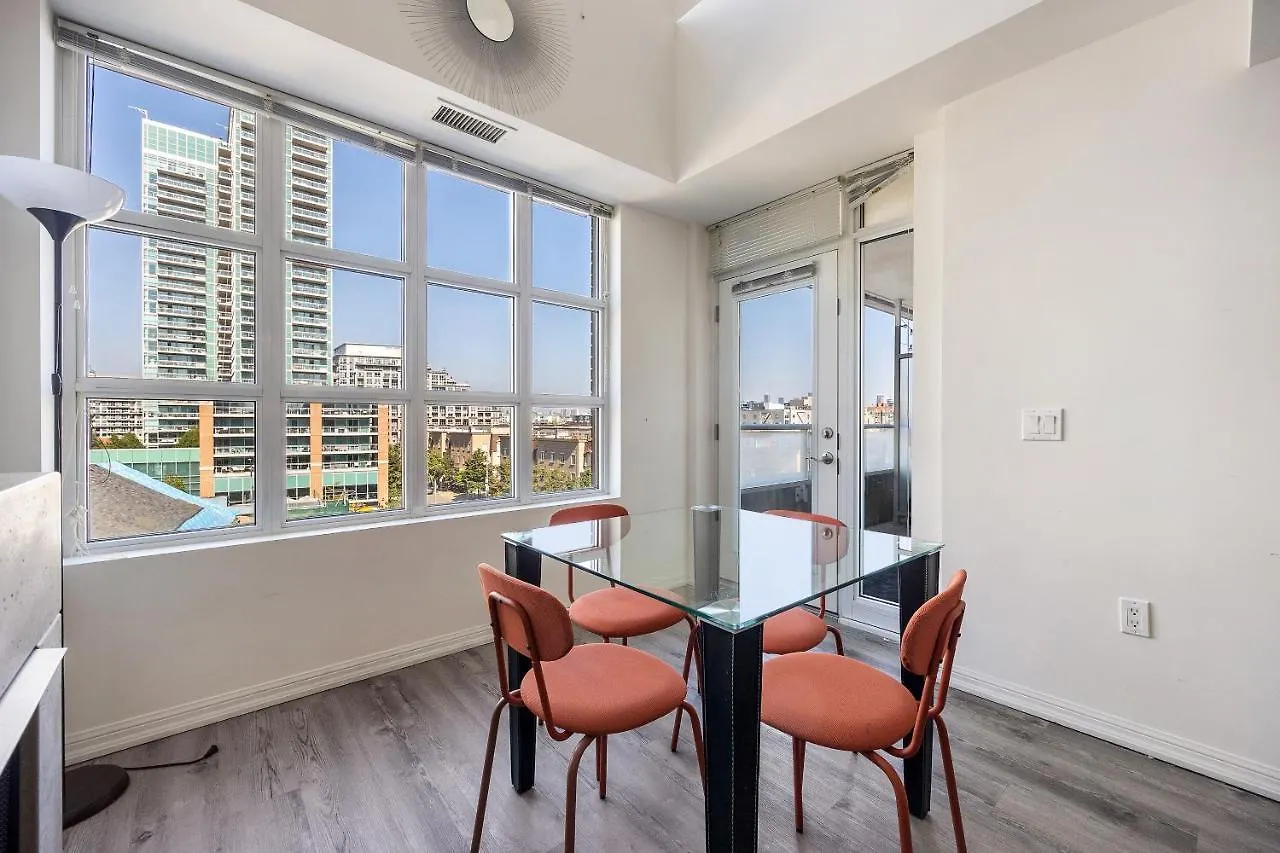 1 Bed Plus Den Downtown Toronto 0*,
