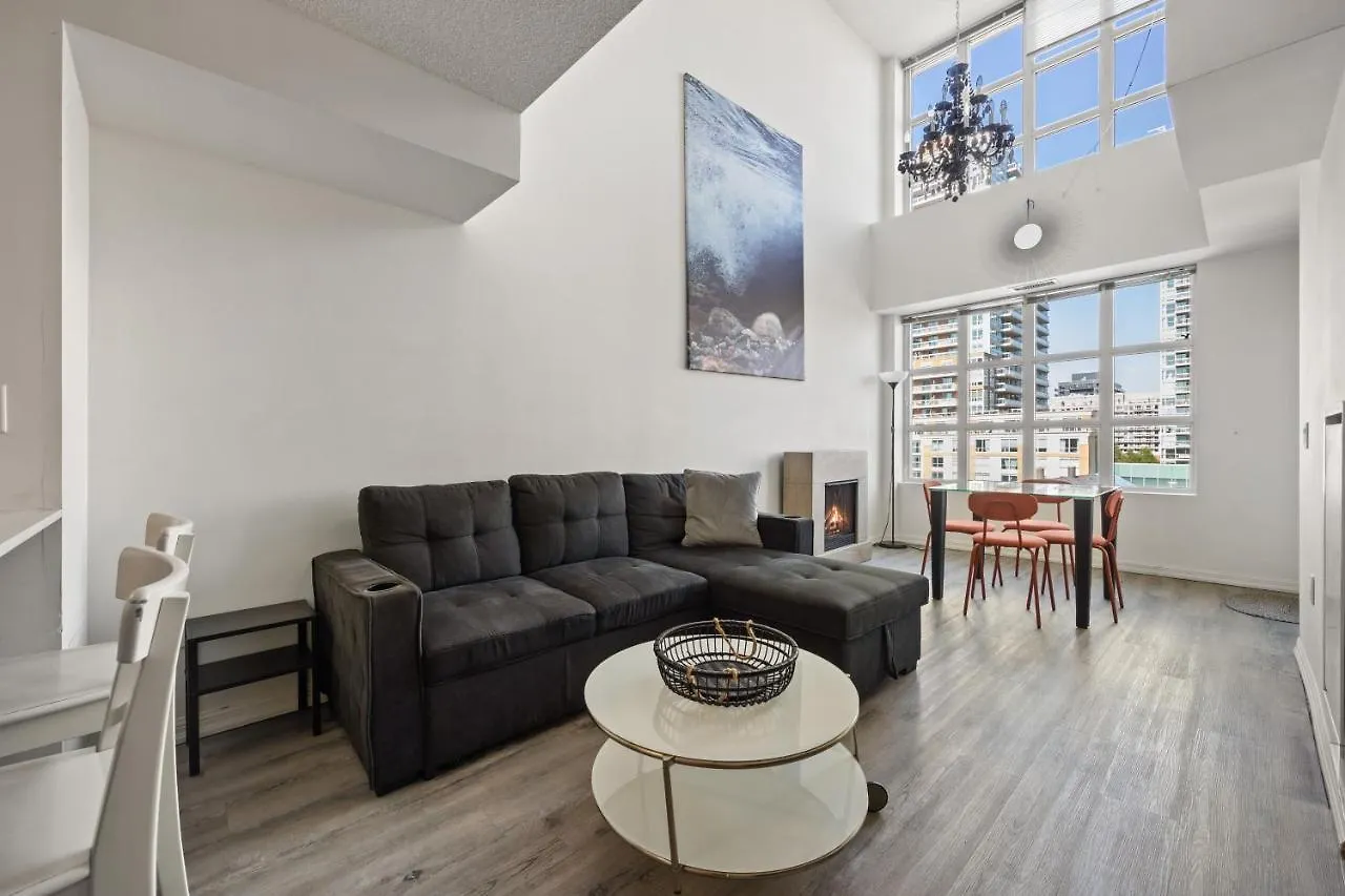 Apartment 1 Bed Plus Den Downtown Toronto